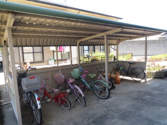 物件外観写真3　(駐輪場)