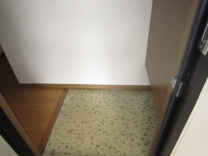 物件内観写真10　(玄関)