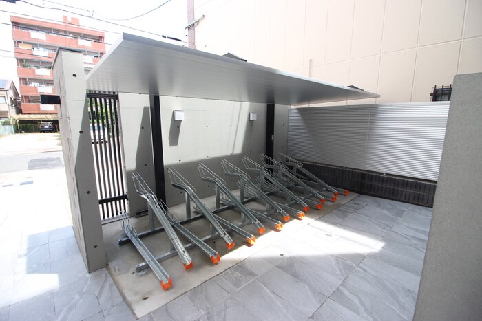 物件外観写真4　(駐輪場)