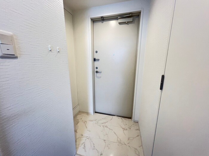 物件内観写真18　(玄関)