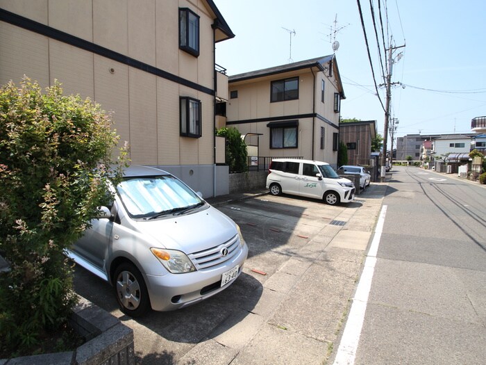 物件外観写真3　(駐車場)