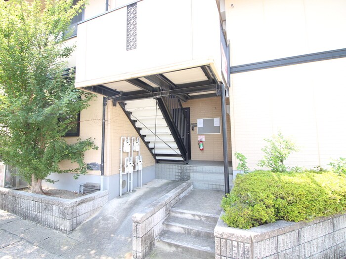 物件外観写真6　(エントランス部分)