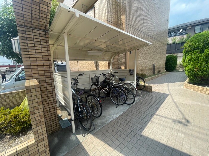 物件外観写真3　(駐輪場)