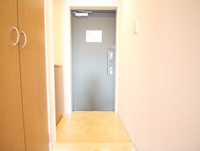 物件内観写真9　(玄関)