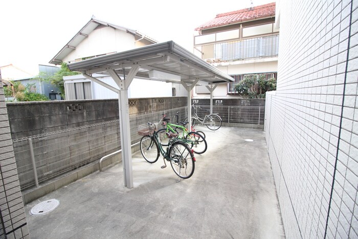 物件外観写真4　(駐輪場)