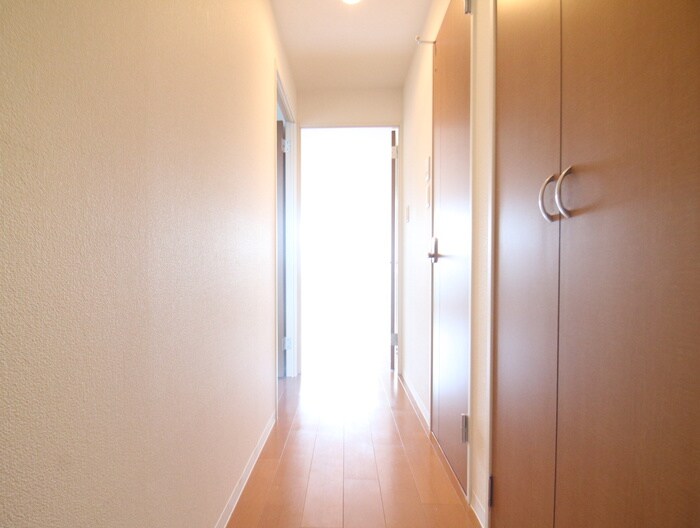物件内観写真16　(廊下)