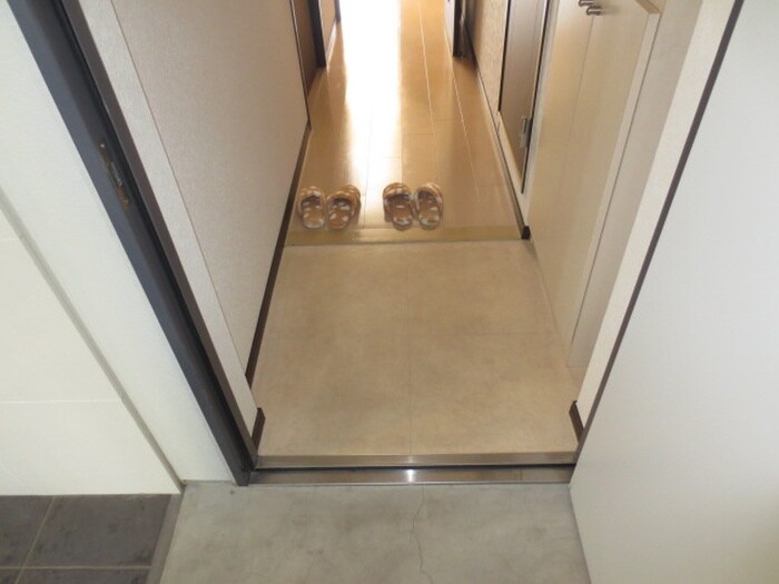 物件内観写真12　(玄関)