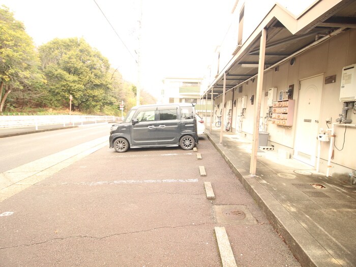 物件外観写真4　(駐車場)