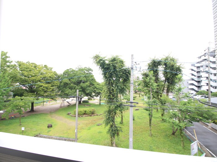 物件内観写真16　(室内からの展望)