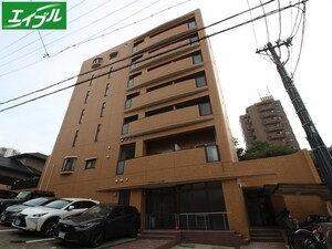 ラモヴェ－ル白壁外観写真