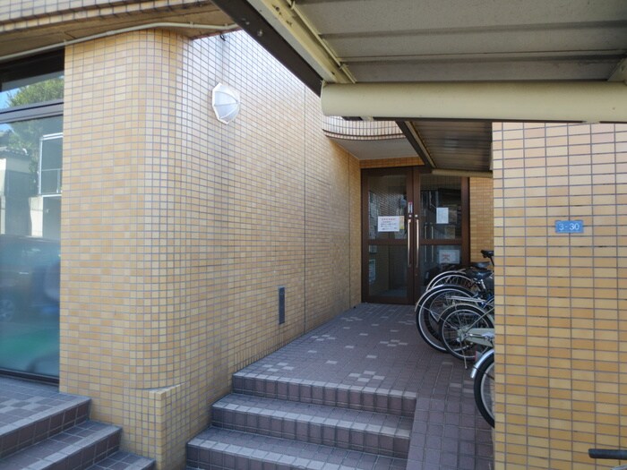 物件外観写真6　(エントランス部分)