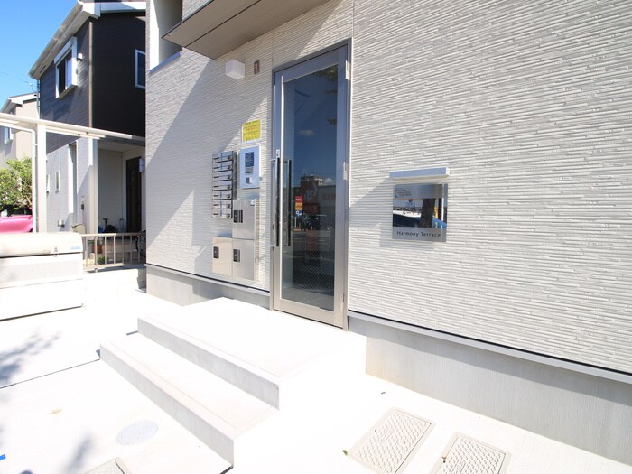 物件外観写真4　(エントランス部分)