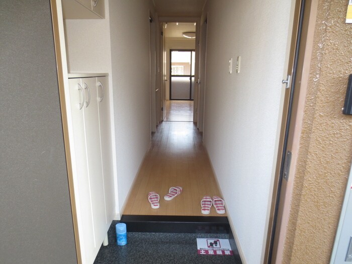 物件内観写真10　(玄関)