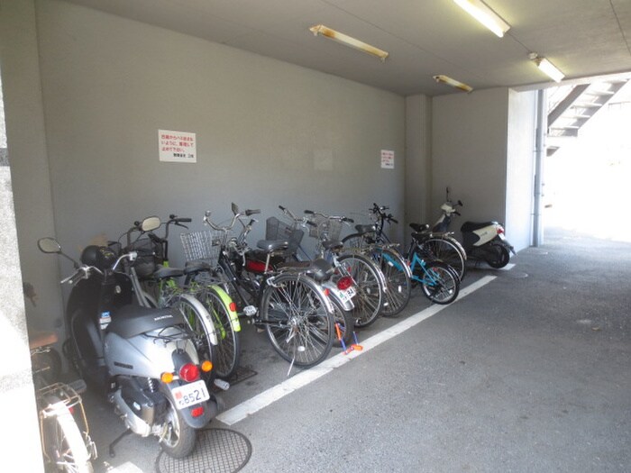 物件外観写真3　(駐輪場)