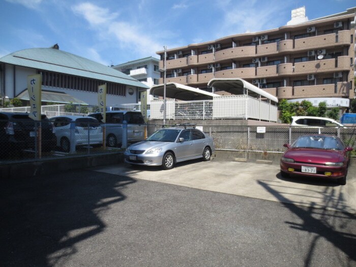 物件外観写真4　(駐車場)
