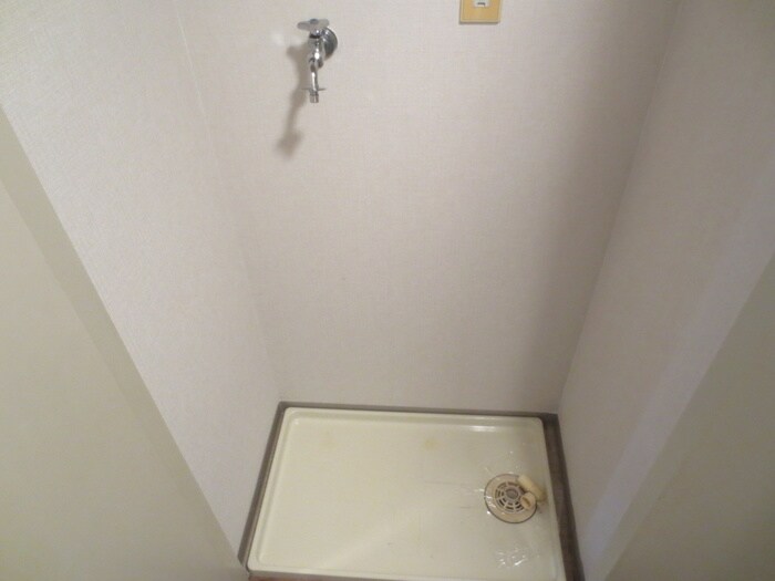 物件内観写真14　(洗濯機置場)