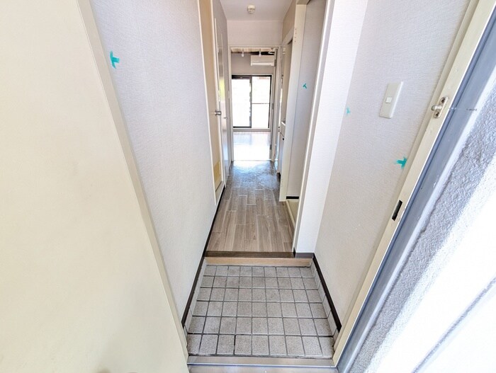 物件内観写真18　(玄関)