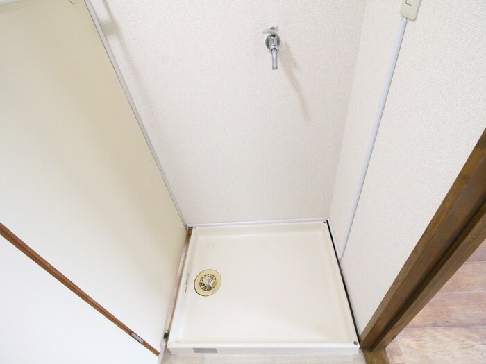 物件内観写真14　(洗濯機置場)