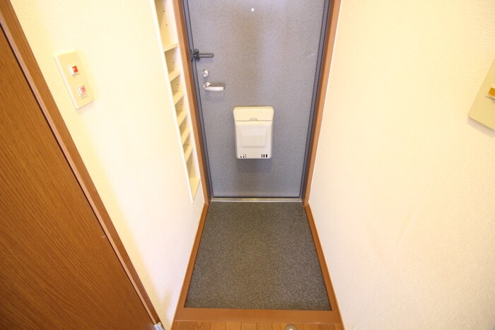 物件内観写真7　(玄関)