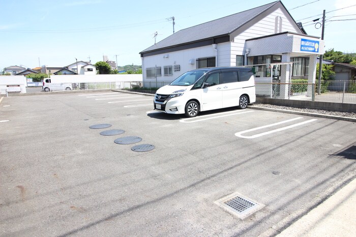物件外観写真4　(駐車場)
