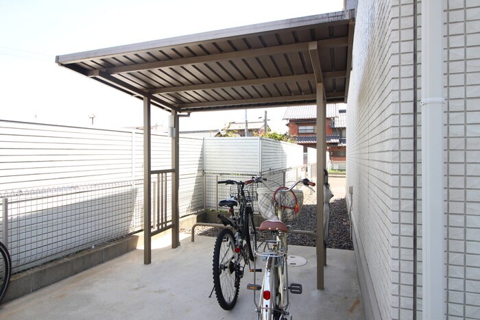物件外観写真6　(駐輪場)