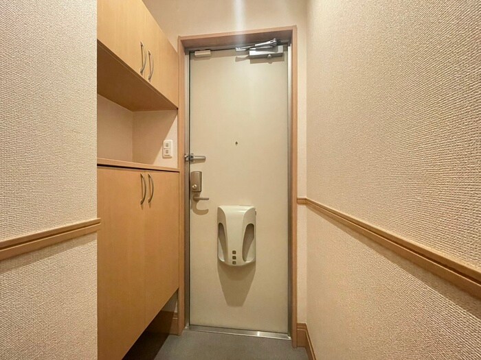 物件内観写真13　(玄関)
