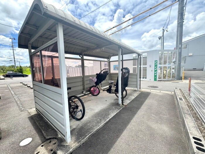 物件外観写真4　(駐車場)