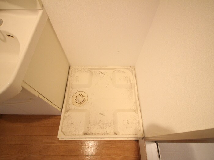 物件内観写真16　(洗濯機置場)