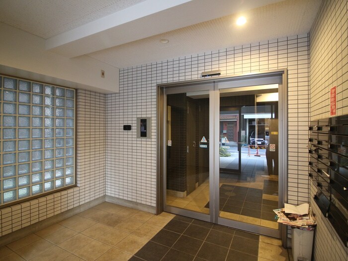 物件外観写真4　(エントランス部分)