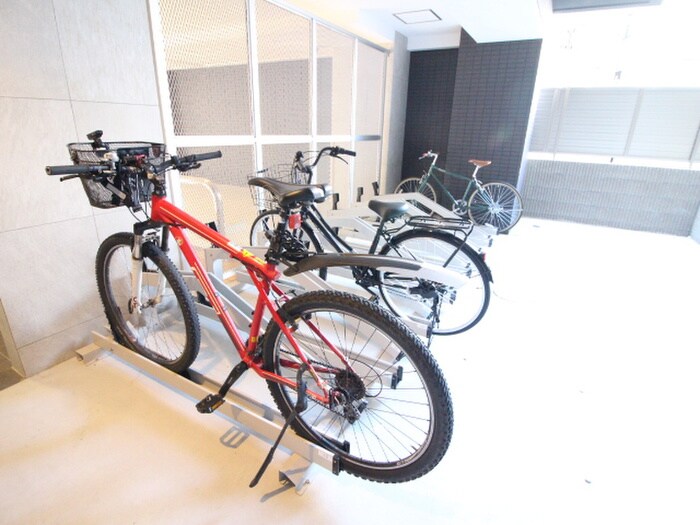 物件外観写真4　(駐輪場)