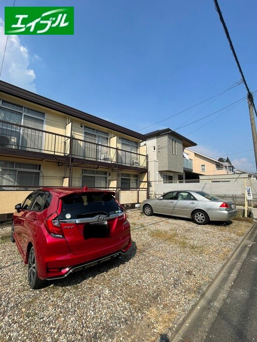 物件外観写真5　(駐車場)