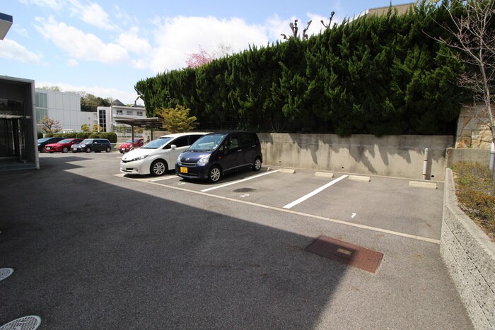 物件外観写真6　(駐車場)