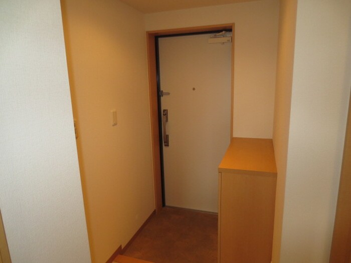 物件内観写真16　(玄関)