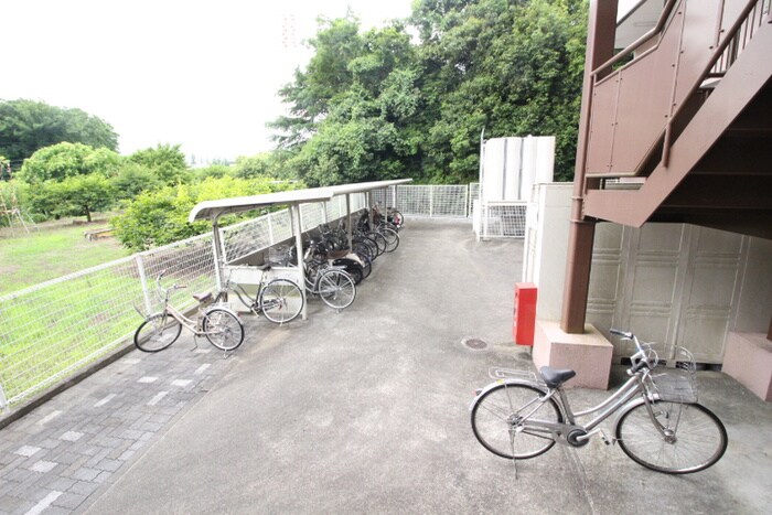 物件外観写真3　(駐輪場)