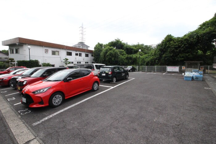 物件外観写真4　(駐車場)