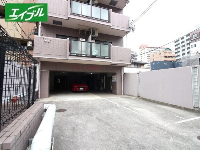 物件外観写真3　(駐車場)