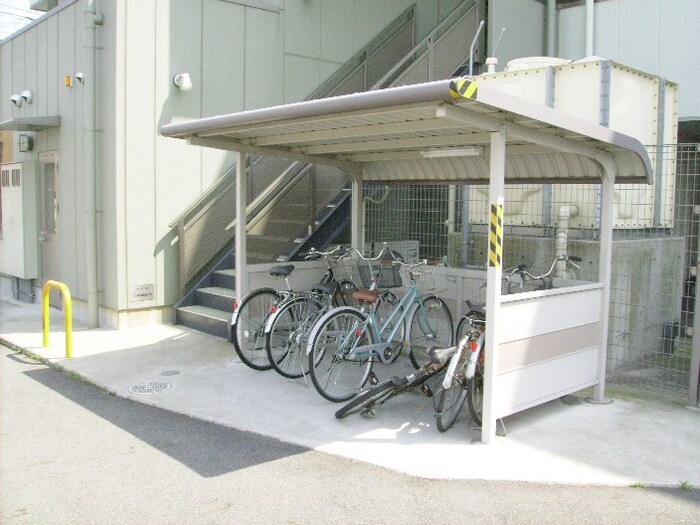 物件外観写真3　(駐輪場)