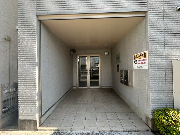 物件外観写真5　(エントランス部分)