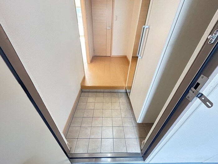 物件内観写真13　(玄関)