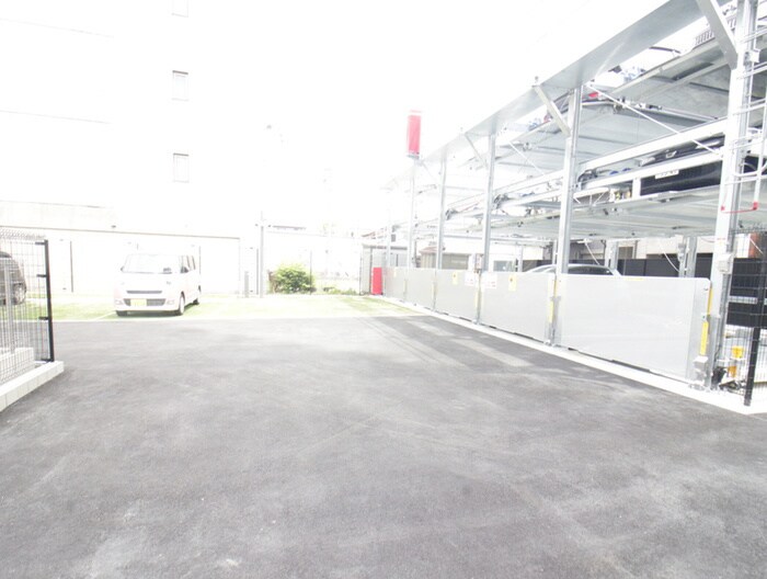 物件外観写真6　(駐車場)