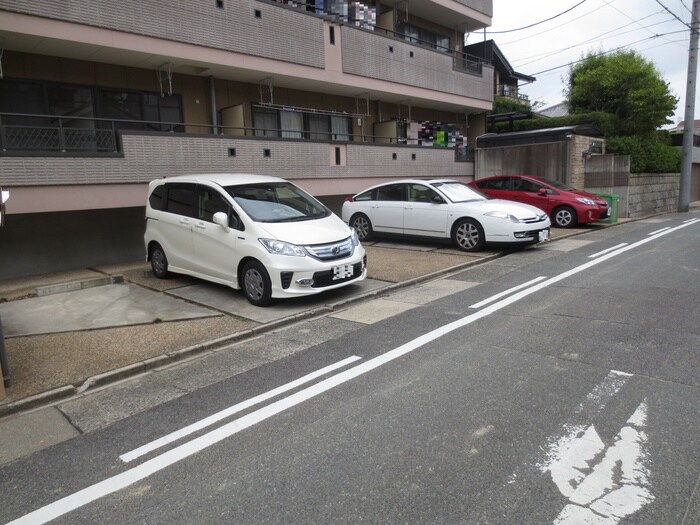 物件外観写真5　(駐車場)