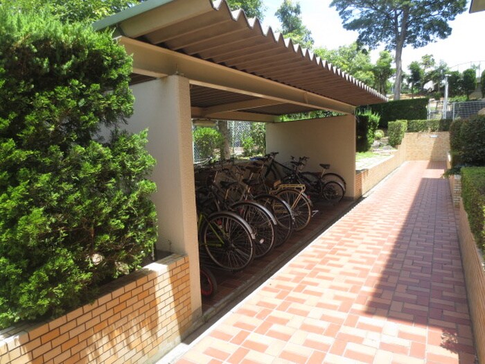 物件外観写真4　(駐輪場)