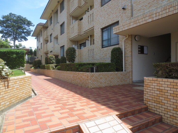 物件外観写真5　(エントランス部分)