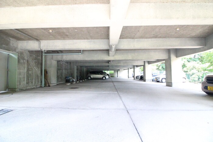 物件外観写真5　(駐車場)