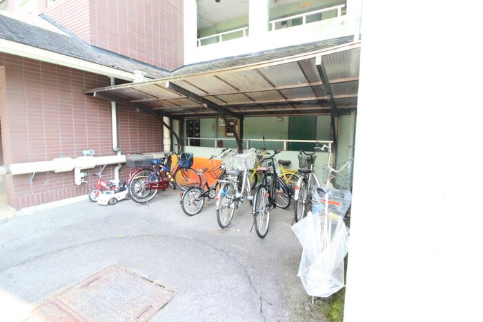 物件外観写真6　(駐輪場)