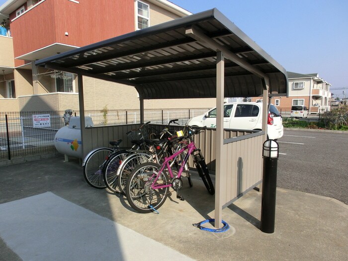 物件外観写真3　(駐輪場)