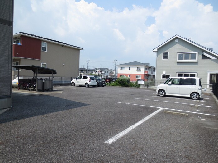 物件外観写真4　(駐車場)