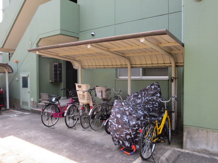 物件外観写真3　(駐輪場)
