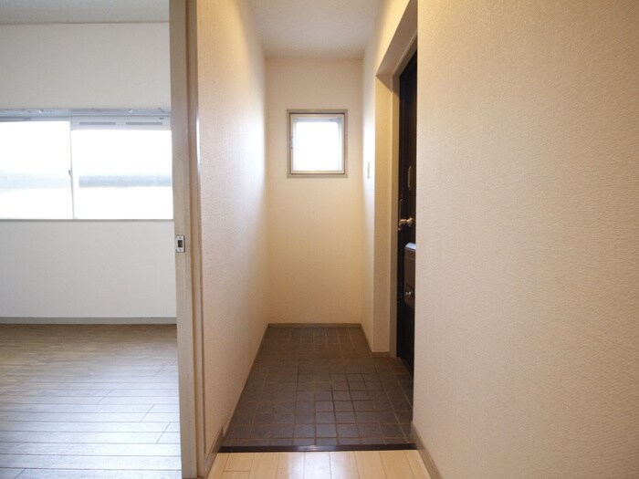 物件内観写真16　(玄関)