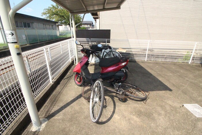 物件外観写真5　(駐輪場)